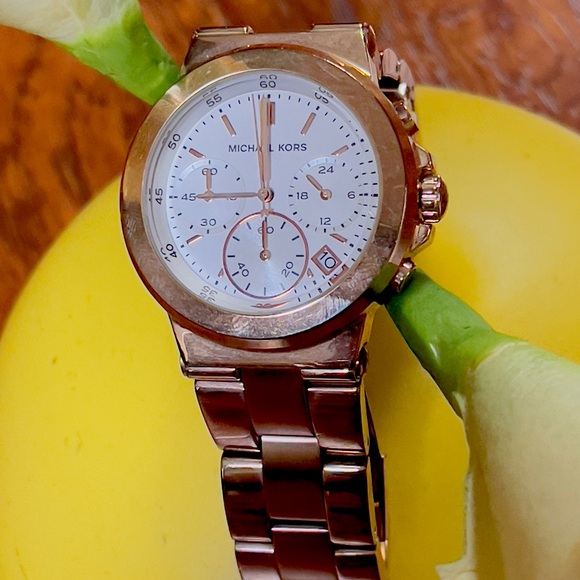 Michale Kors Rose Gold Watch - Picture 1 of 4